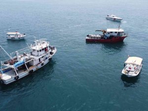 Balıkların Üremesi İçin Yüzlerce Yapay Resif Denize İndirildi