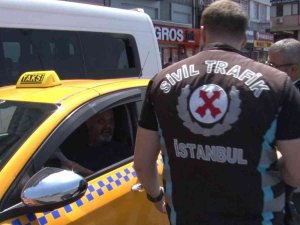 Kadıköy’de Emniyet Kemeri Takmayınca Ceza Yiyen Taksici: “İ̇yi Ki Varlar, İyi Ki Bizimleler”