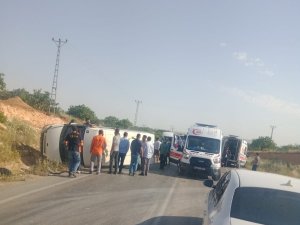İ̇şçi Servisi Otomobille Çarpıştı: 9 Yaralı
