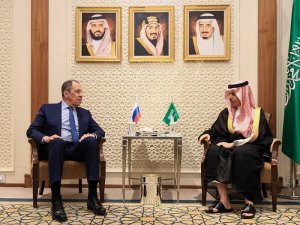 Lavrov, Suudi Arabistanlı Mevkidaşı El Suud İle Görüştü