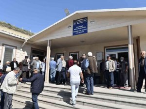 9 Bin 640 Çiftçiye 9,5 Milyon Sebze Fidesi Dağıtıldı