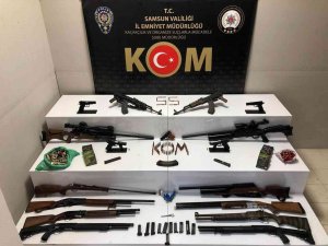 Samsun’da Çiftlik Evine Operasyon: 2’si Kaleşnikof Çok Sayıda Silah Ele Geçirildi