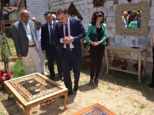 Edremit’te Halk Eğitimi Sergisi Açıldı