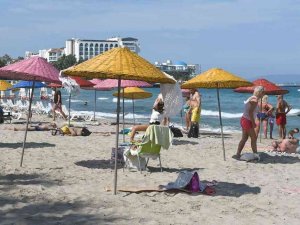 Kuşadası Plajları Misafirlerini Bekliyor