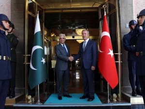Bakan Akar, Pakistan Savunma Bakanı Asif İle Bir Araya Geldi