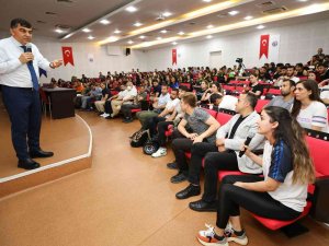 Başkan Fadıloğlu Üniversite Öğrencileriyle Bir Araya Geldi