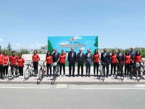 Cumhurbaşkanı Erdoğan, Tbmm’de Sporcularla Bir Araya Geldi