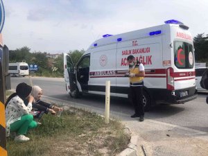 Bilecik’te Fabrika Servisiyle Tır Çarpıştı, 2 Kişi Yaralandı