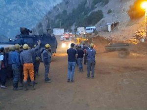 Hakkari’de Göçükte Mahsur Kalan Madenci Kurtarıldı