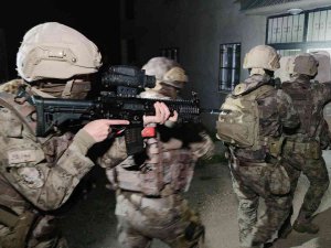 Van’da İnşaat Halindeki Bir Evde 20 Düzensiz Göçmen Yakalandı