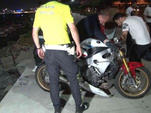 Fatih’te Motosiklet Kayalıklara Uçtu: 1 Yaralı