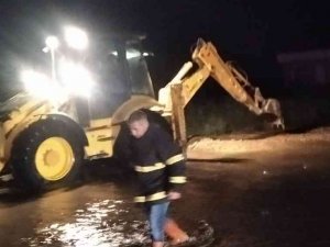 Afyonkarahisar’ın Şuhut İlçesinde Şiddetli Yağış Ve Dolu Hayatı Felç Etti