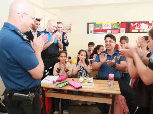 Hakkari Polisi Sevmeye Ve Sevindirmeye Devam Ediyor