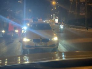 Taksim’de Trafikte Maganda Dehşeti: Camdan Sarkıp Vuramayınca, İnip Taksiciye Saldırdı