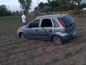 Kontrolden Çıkan Otomobil Tarlaya Uçtu: 4 Yaralı