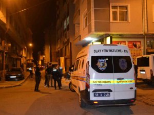 Yol Kenarında Oturan Adamı Göğsünden Bıçaklayarak Öldürdü
