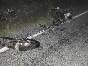 Kamyonet İle Motosiklet Çarpıştı: 1 Ölü