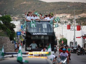 Bodrum Sokakları Yeşil-beyaz Oldu