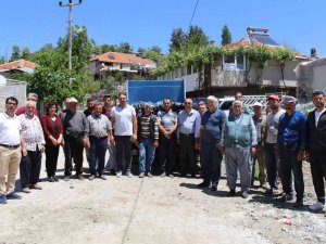 Antalya Büyükşehir Belediyesinden Afetzede Çiftçiye Naylon Desteği