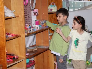 Yalova Belediyesi 10 Bin Adet Geri Dönüşüm Oyuncağını Çocuklara Dağıttı