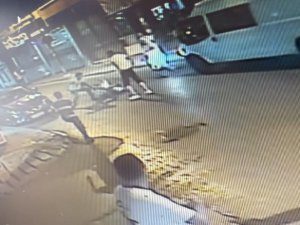 Ataşehir’de Dükkana Silahlı Saldırı Kamerada