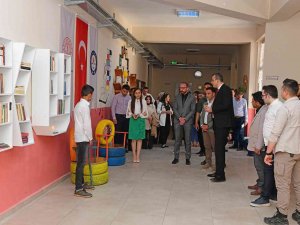 Çatak’ta ‘Geri Dönüşüm Koridor Kütüphanesi’ Açıldı