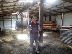 Dolandırılan Çiftçinin Elinde Sadece Boş Ahırları Kaldı