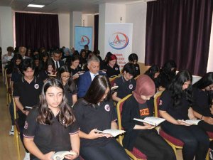 Antalya’da 33 Bin Öğrenciye Kitap Hediye Edilecek