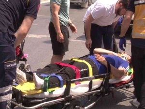 Kırmızı Işıkta Aniden Durunca Kaza Yaptı: Motosikletli Ağır Yaralandı