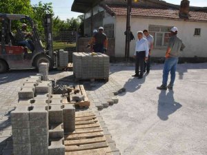 Akşehir Belediyesinden Yol Ve Kilitli Taş Çalışması