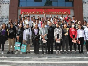 Kaymakam Demirer’den Başarılı Sporculara Ödül