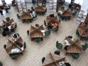 Öğrenciler Hayallerine Kütüphanelerde Hazırlanıyor