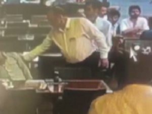 Kalp Krizi Geçirdiğini Kimse Anlamadı, Genç Adamın Son Anları Böyle Görüntülendi