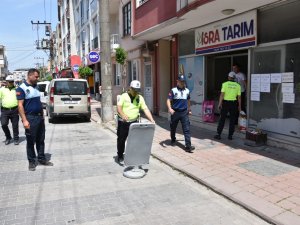 Gönen’de Sokak Ve Caddelere Tabela Koyanlar Uyarıldı
