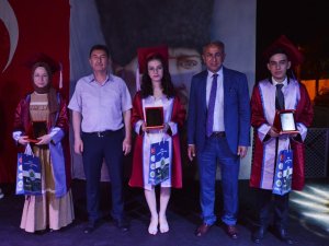 Gediz Anadolu Lisesinde Mezuniyet Heyecanı