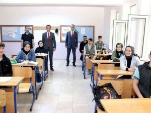 Aslan, Koyulhisar’da Okulları Ziyaret Etti