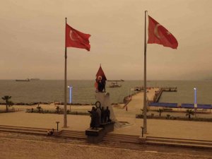 İ̇skenderun’da Toz Bulutu Etkili Oluyor