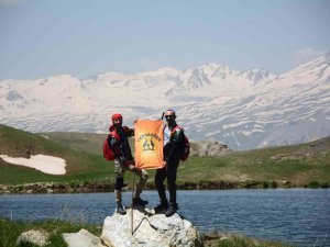 Yüksekovalı Dağcılar Erdanis Göllerini Gezdi