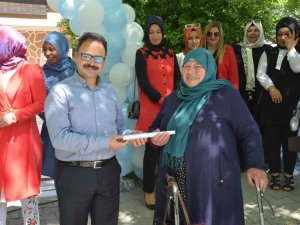 Hayalinden Vazgeçmedi 69 Yaşında Okuma-yazma Öğrendi