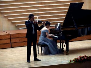 Keman Sanatçısı Hasan Gökçe Yorgun Ve Çinli Piyanist Jiao Li Mersinlilerle Buluştu