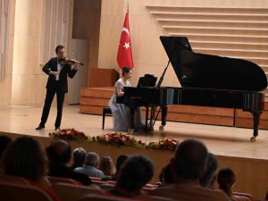 Batı’dan Doğu’ya Klasik Müzik Şöleni