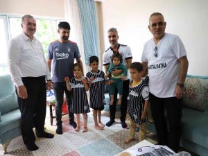 Başkan Turanlı Çocuklara Forma Dağıttı