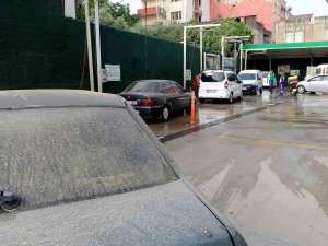 Toz Yağdı Sürücüler Oto Yıkamacıların Yolunu Tuttu