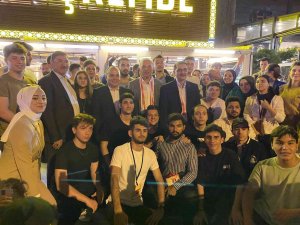 Bakan Fatih Dönmez, Ümraniyeli Gençlerle Çorbacıda Buluştu