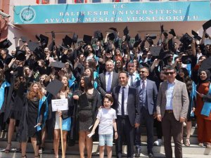 Baü Ayvalık Myo’da Mezuniyet Coşkusu