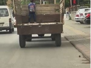 Güvenliksiz Okul Yolculuğu Cep Telefonu Kamerasında