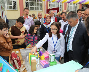 Rize'de TÜBİTAK 4006 Bilim Fuarı Açıldı