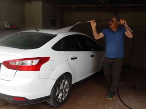 Kastamonu’da Araçlar Toz İçinde Kaldı, Sürücüler Oto Yıkamacıların Yolunu Tuttu