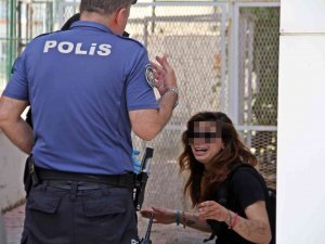 Boşaltılan Bankada Hırsızlık Teşebbüste Kaldı, Şüpheli Kadın Gözyaşlarını Tutamadı
