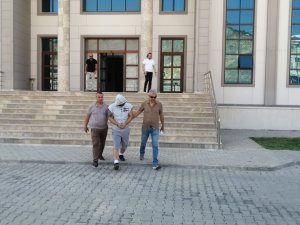 Sahte Kimlikle Dünyayı Dolaştı, Kuşadası’nda Polise Takıldı